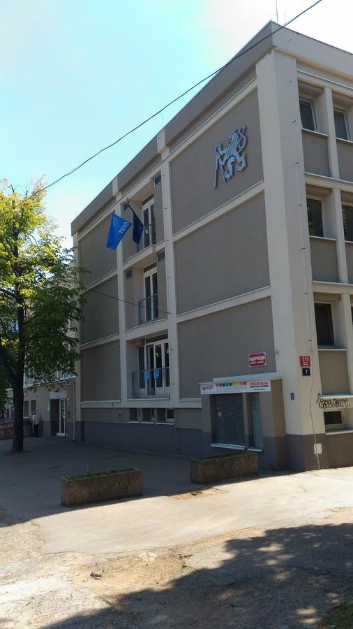 Hostel Strahov Прага Экстерьер фото